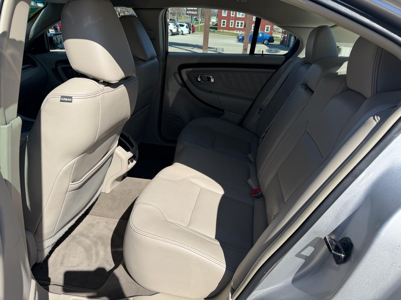 Ford Taurus 4dr Sdn Limited FWD 2010