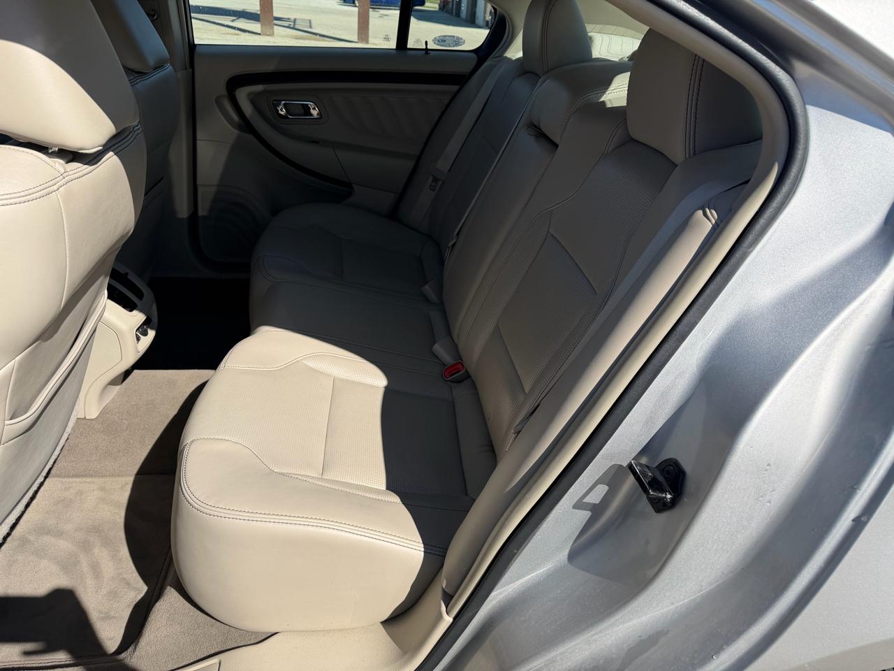 Ford Taurus 4dr Sdn Limited FWD 2010