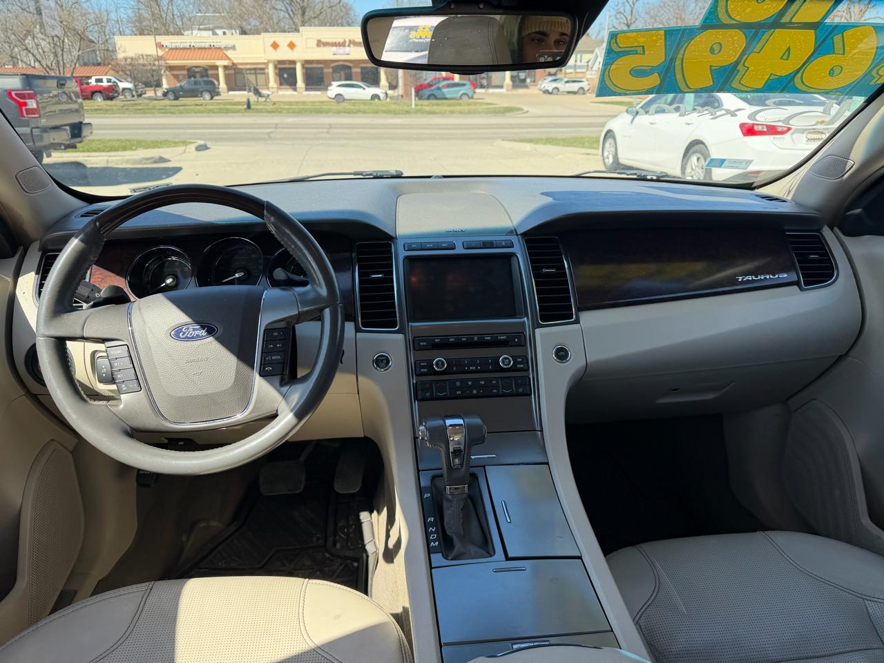 Ford Taurus 4dr Sdn Limited FWD 2010