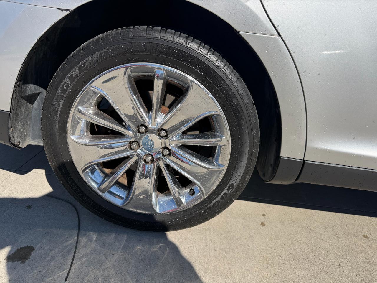 Ford Taurus 4dr Sdn Limited FWD 2010