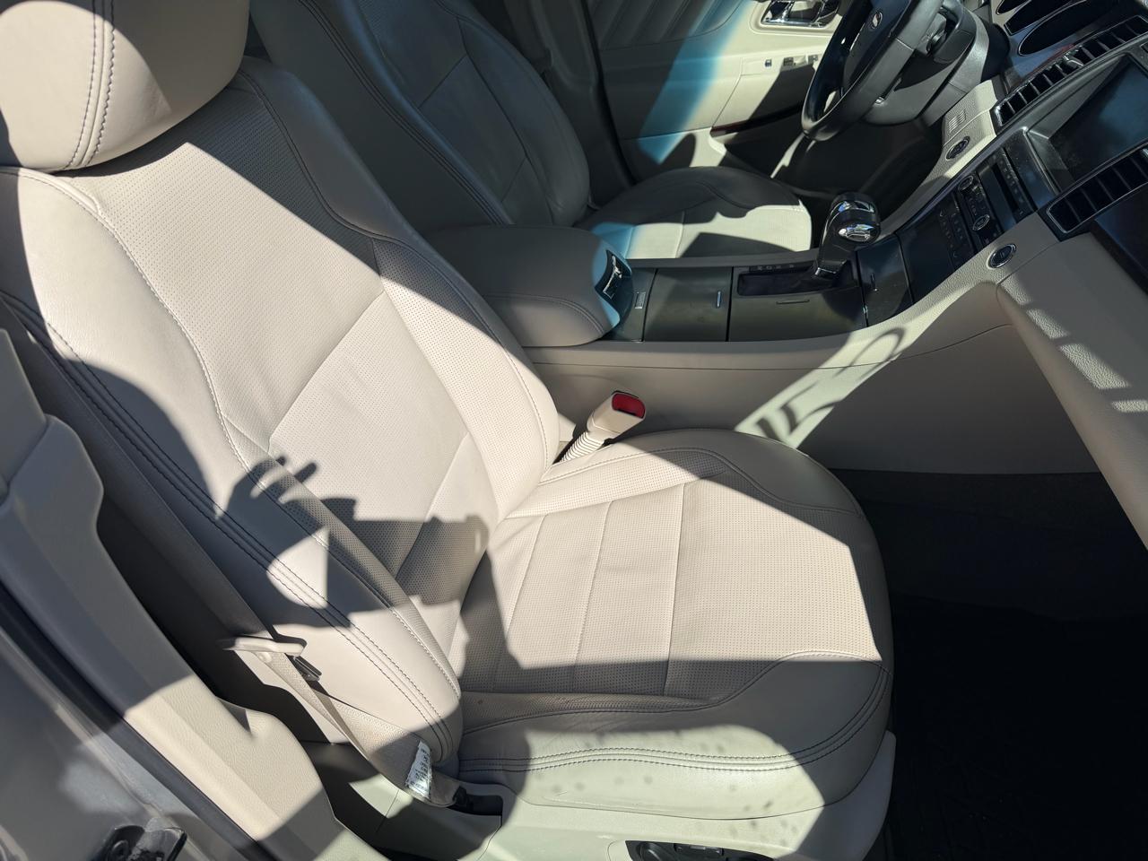 Ford Taurus 4dr Sdn Limited FWD 2010