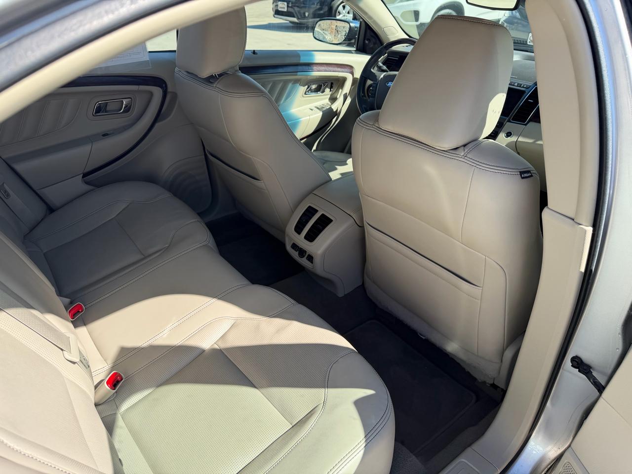 Ford Taurus 4dr Sdn Limited FWD 2010