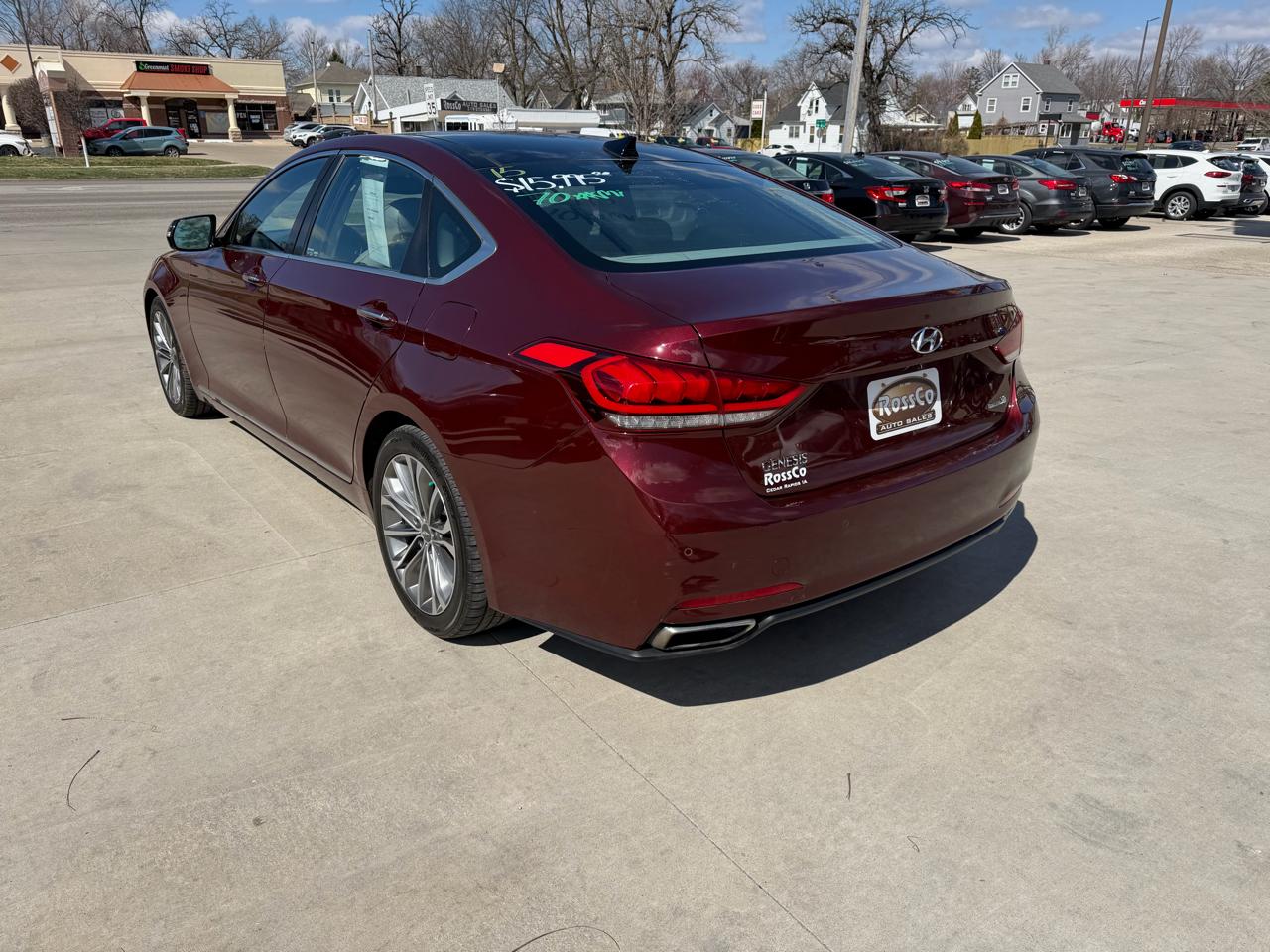 Hyundai Genesis 4dr Sdn V6 3.8L AWD 2015