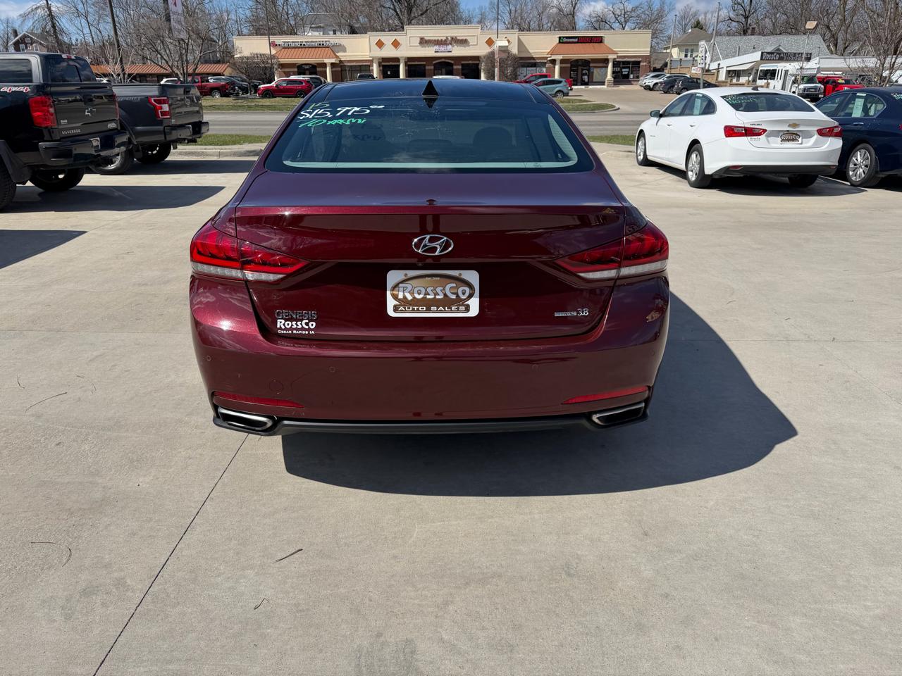 Hyundai Genesis 4dr Sdn V6 3.8L AWD 2015