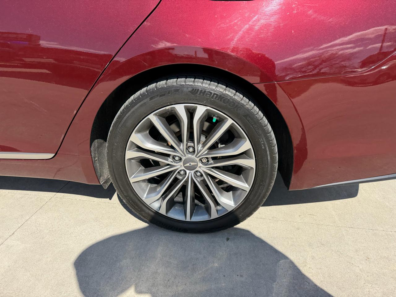 Hyundai Genesis 4dr Sdn V6 3.8L AWD 2015