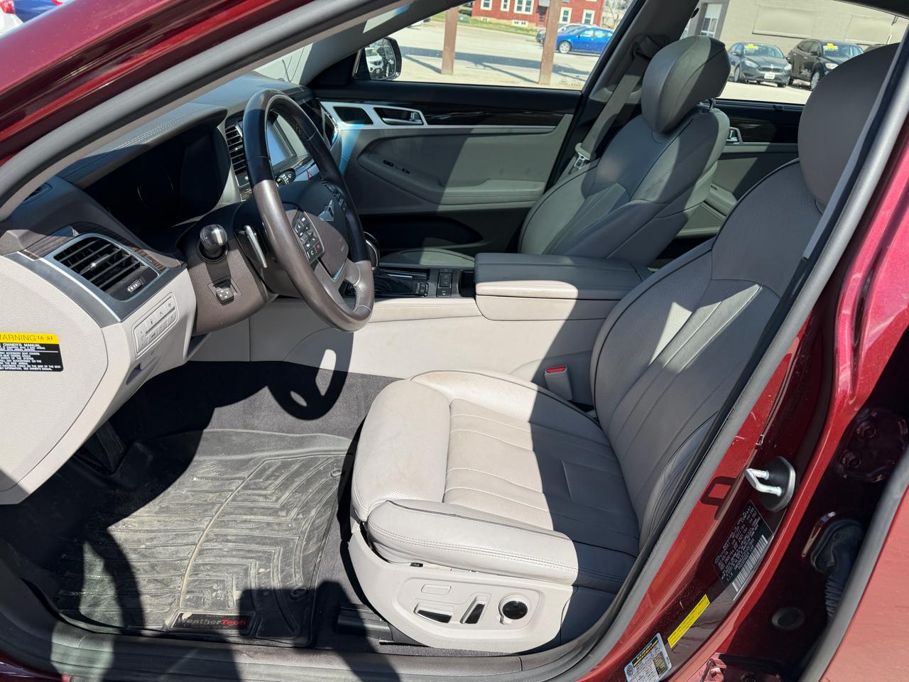 Hyundai Genesis 4dr Sdn V6 3.8L AWD 2015