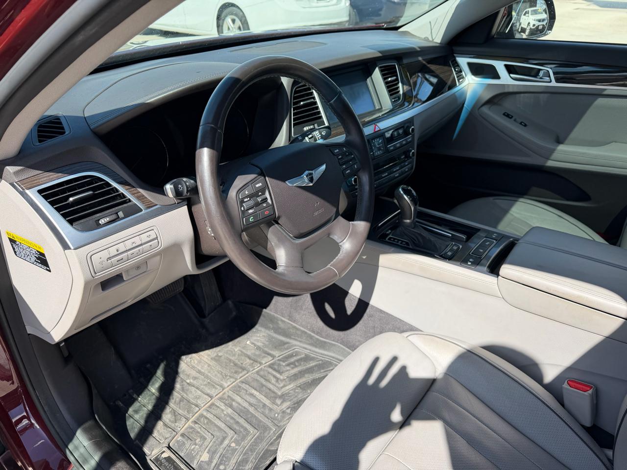 Hyundai Genesis 4dr Sdn V6 3.8L AWD 2015