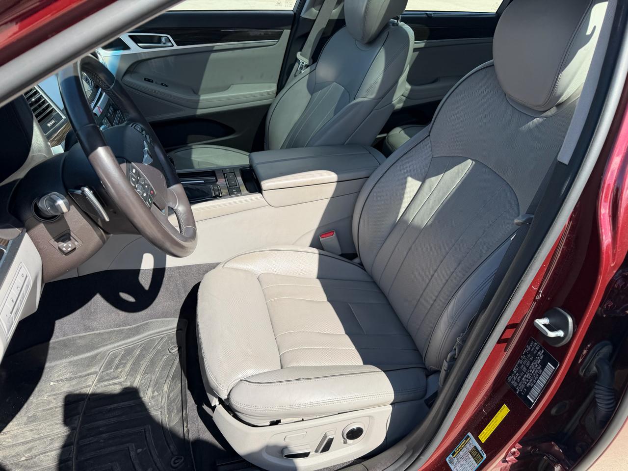 Hyundai Genesis 4dr Sdn V6 3.8L AWD 2015