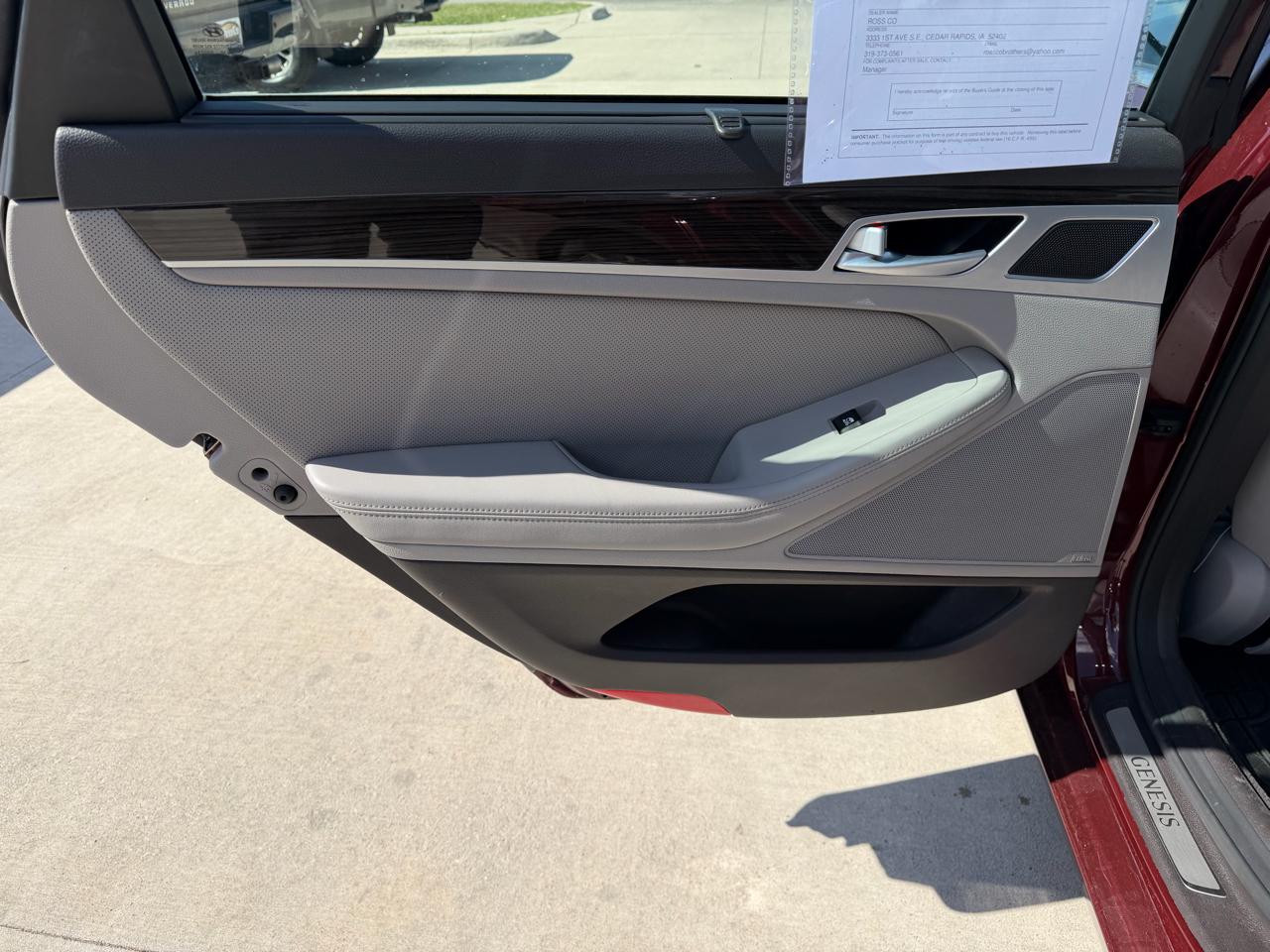 Hyundai Genesis 4dr Sdn V6 3.8L AWD 2015