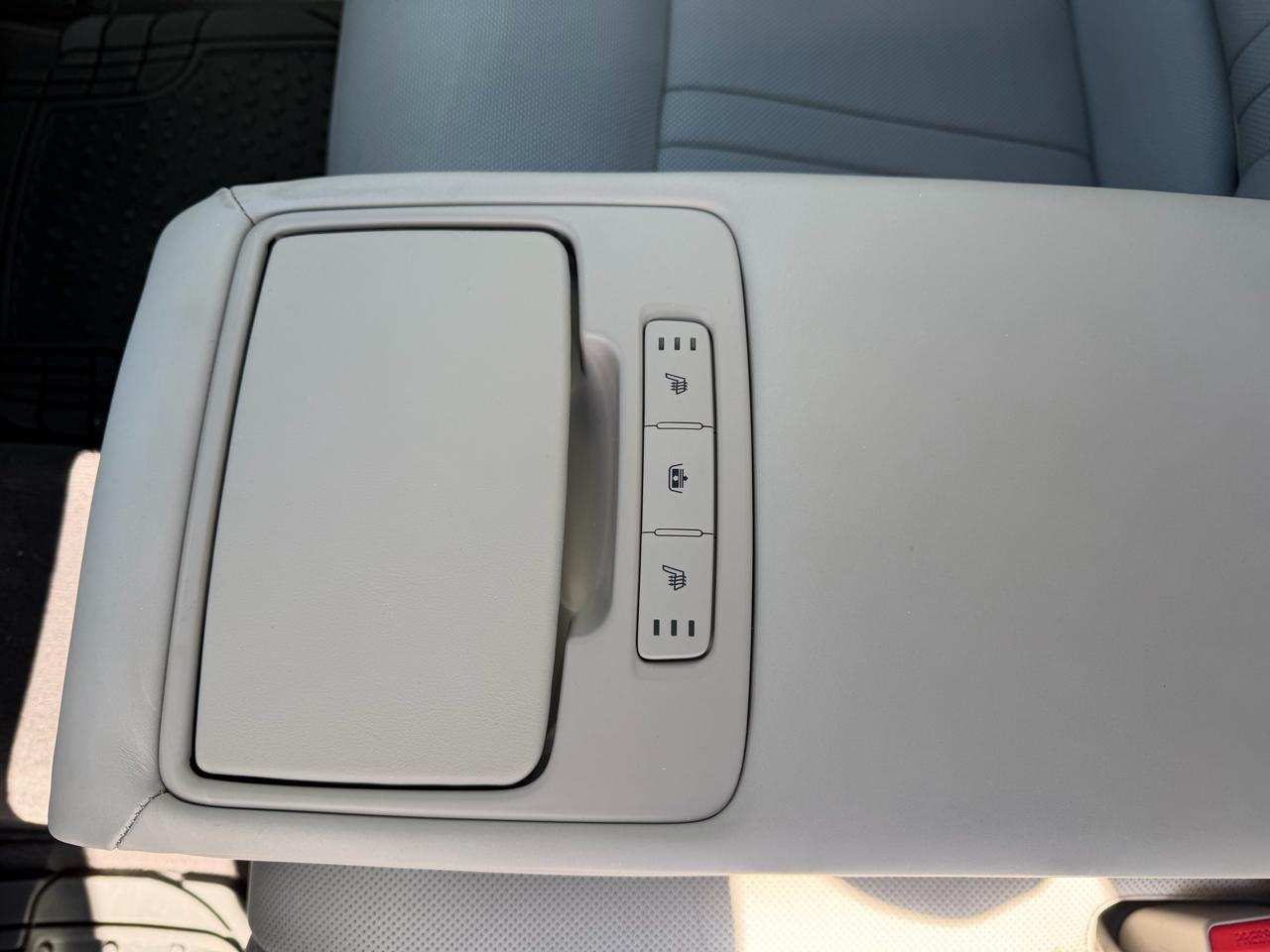 Hyundai Genesis 4dr Sdn V6 3.8L AWD 2015