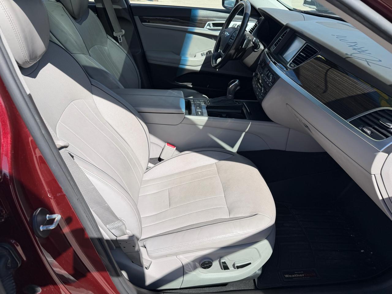 Hyundai Genesis 4dr Sdn V6 3.8L AWD 2015