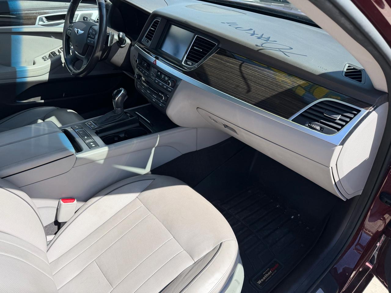 Hyundai Genesis 4dr Sdn V6 3.8L AWD 2015