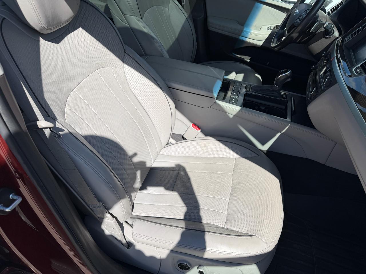 Hyundai Genesis 4dr Sdn V6 3.8L AWD 2015