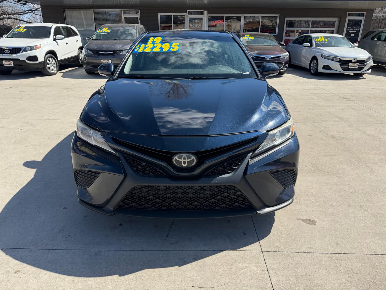Toyota Camry SE 2019