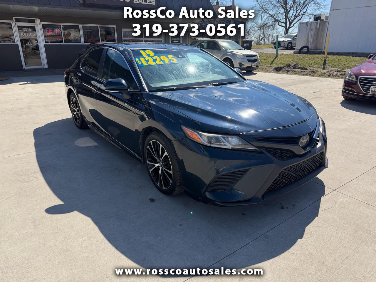 Toyota Camry SE 2019