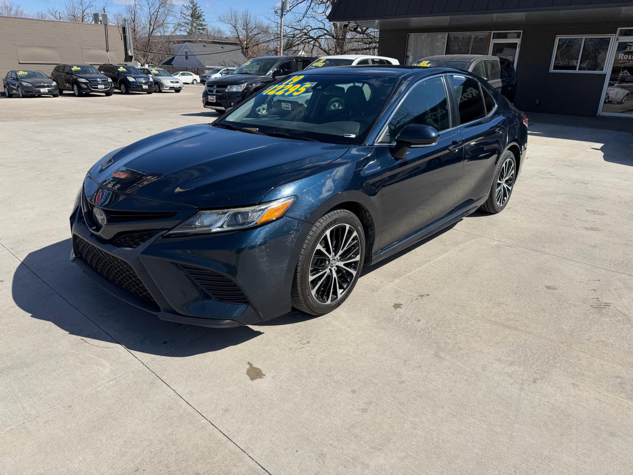 Toyota Camry SE 2019