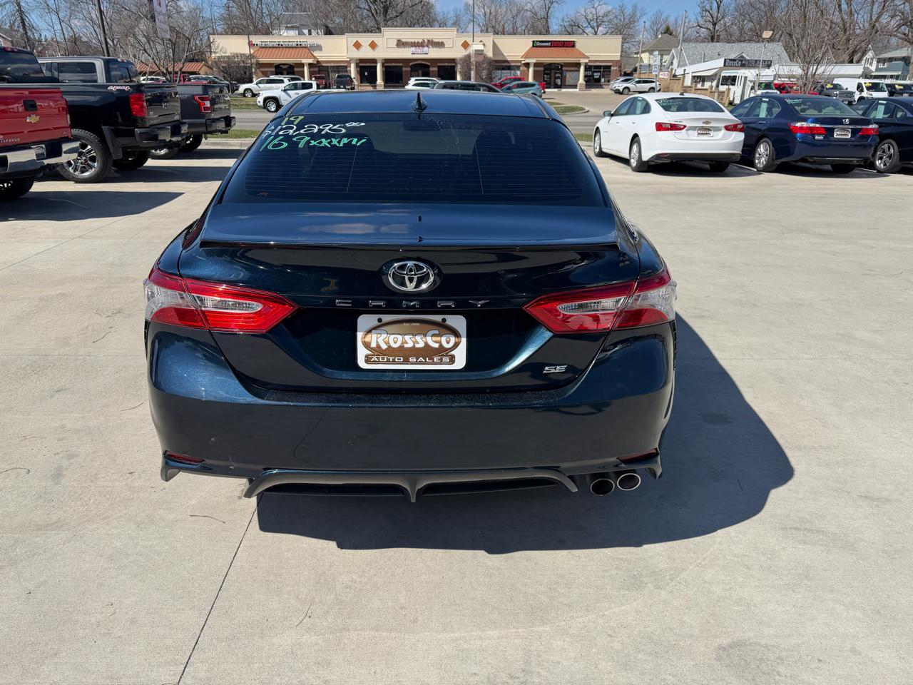 Toyota Camry SE 2019