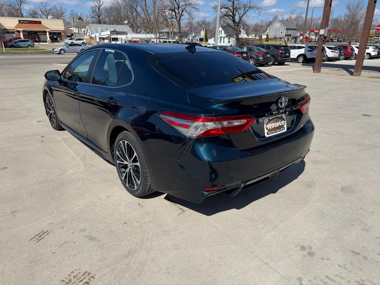 Toyota Camry SE 2019