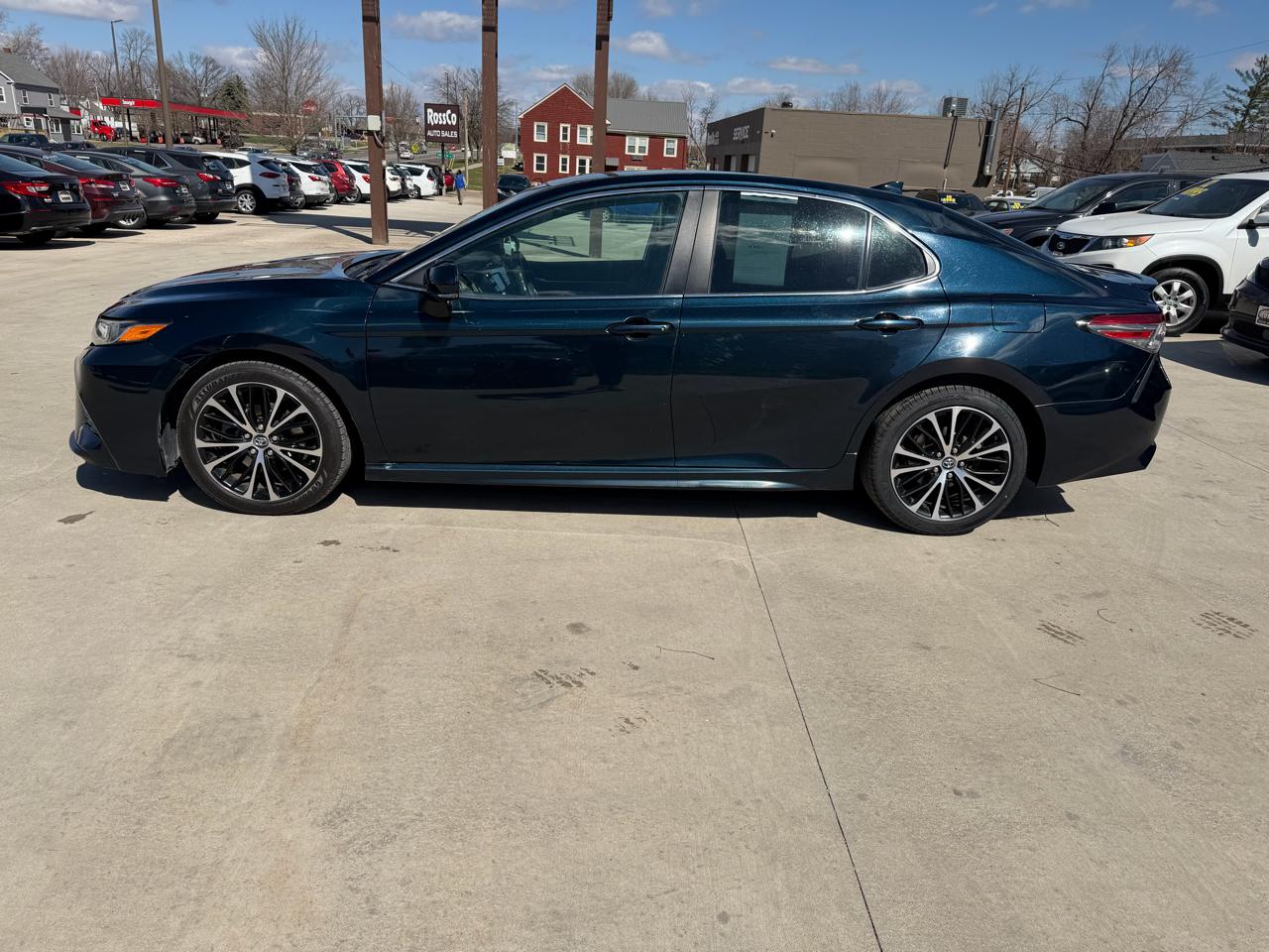 Toyota Camry SE 2019