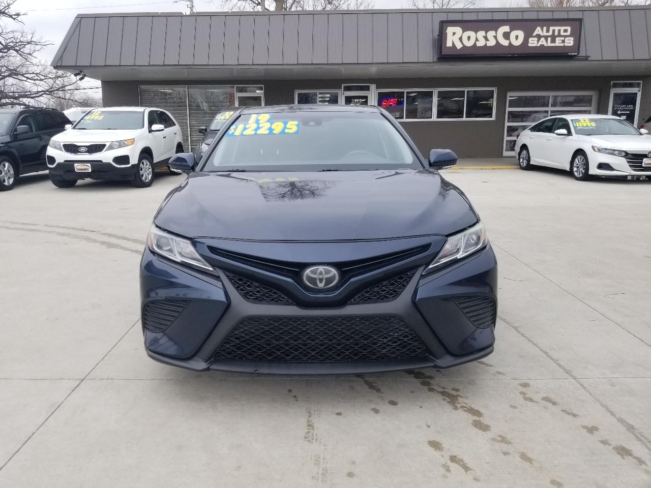 Toyota Camry SE 2019
