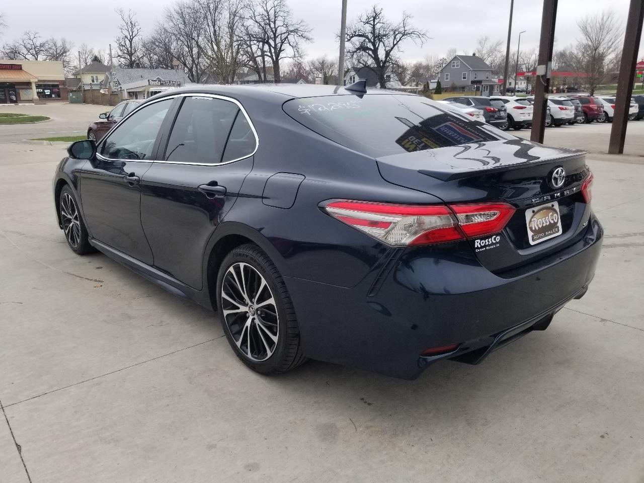Toyota Camry SE 2019