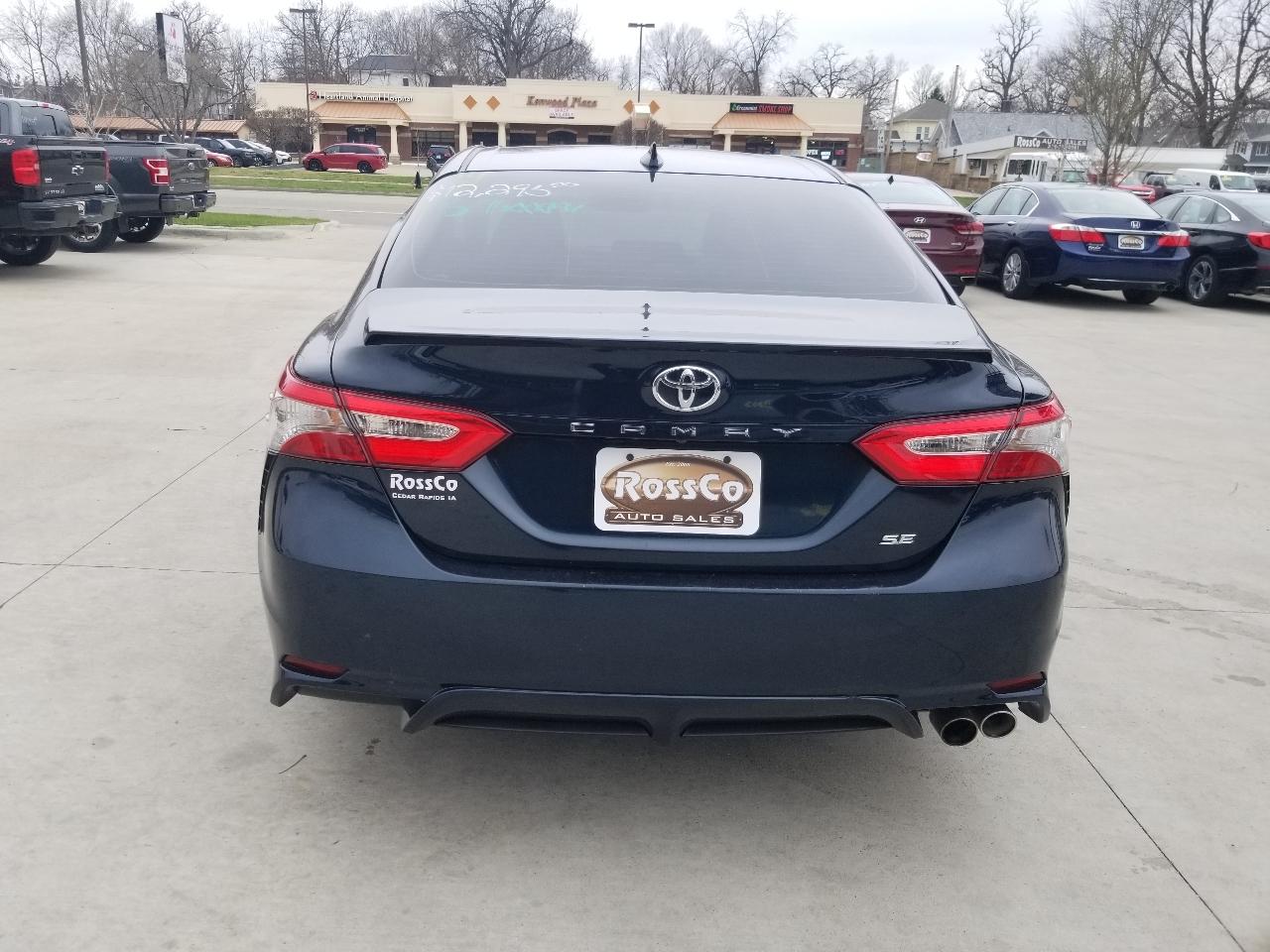 Toyota Camry SE 2019