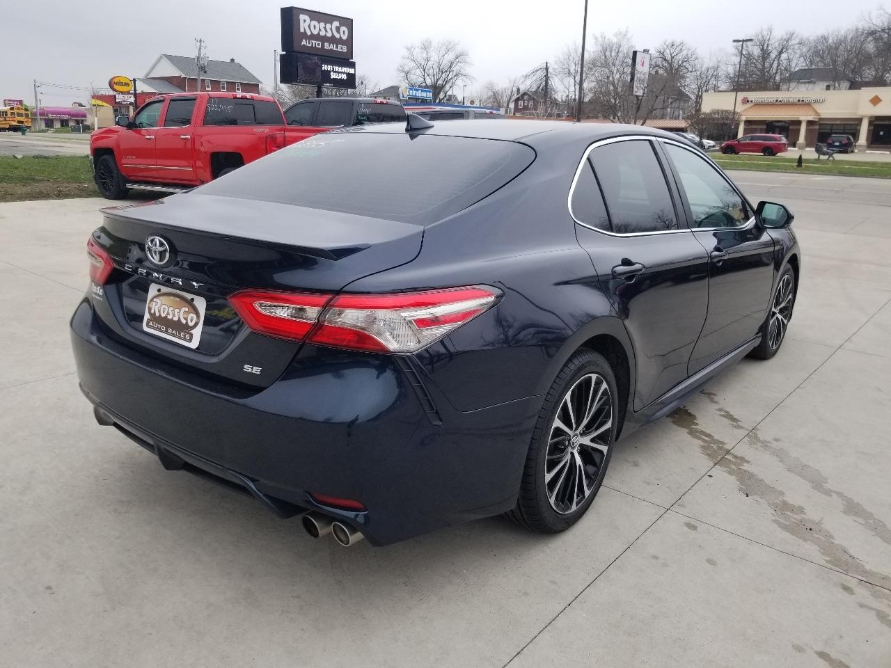 Toyota Camry SE 2019