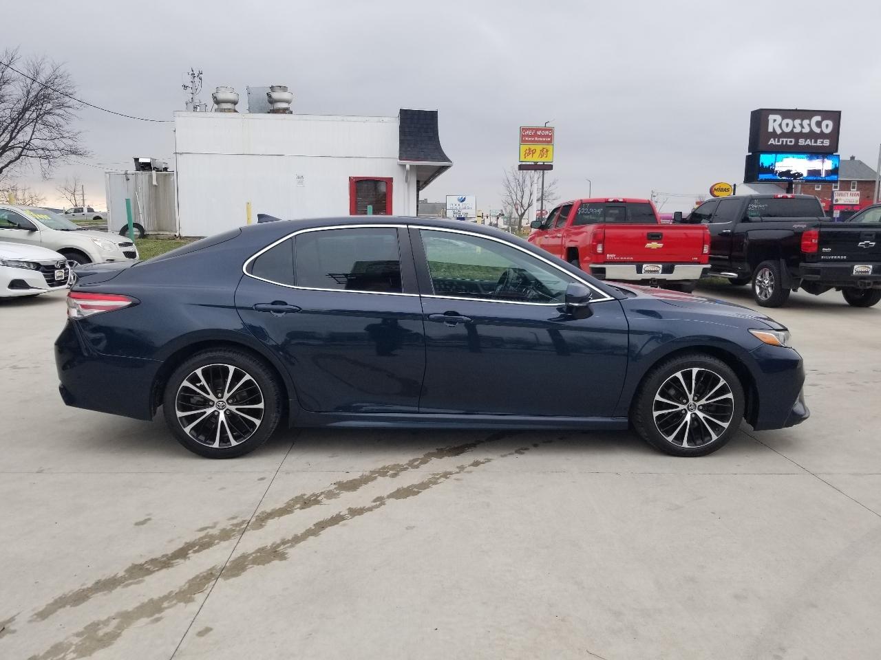 Toyota Camry SE 2019