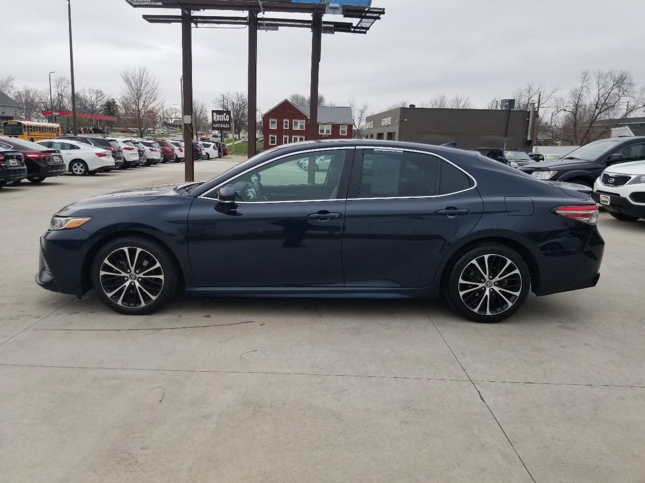 Toyota Camry SE 2019