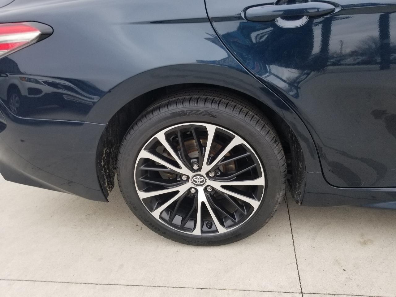 Toyota Camry SE 2019