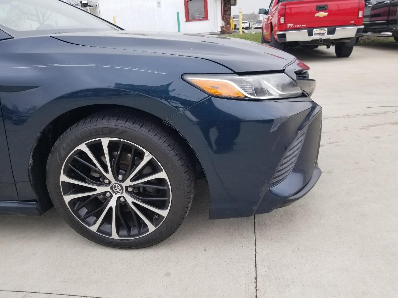 Toyota Camry SE 2019