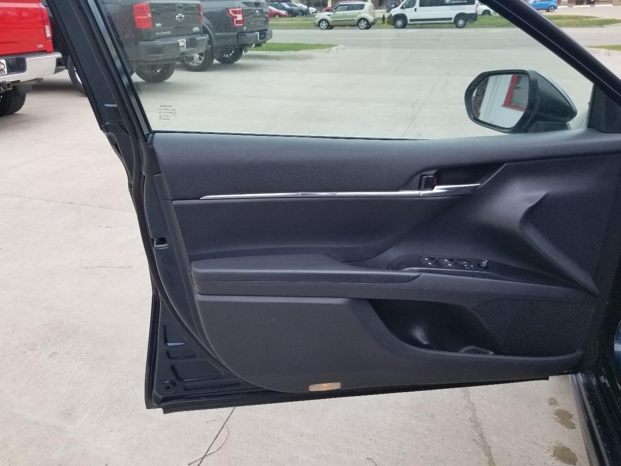 Toyota Camry SE 2019