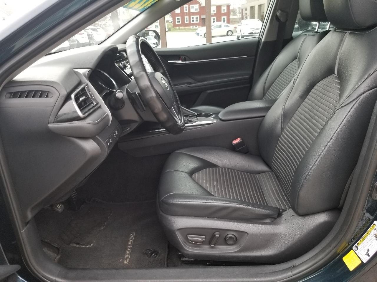 Toyota Camry SE 2019