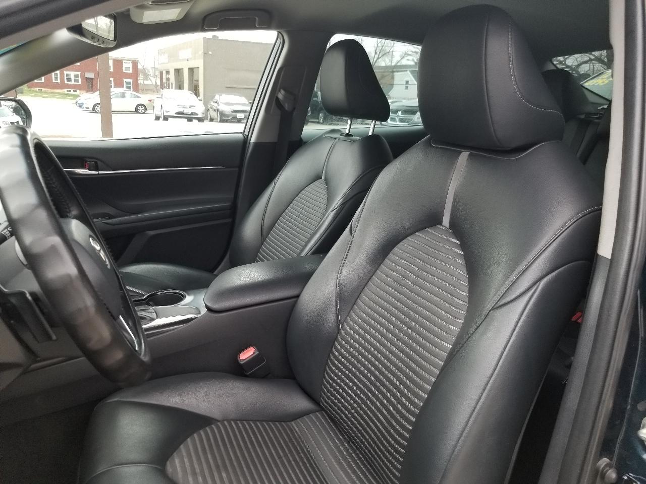 Toyota Camry SE 2019