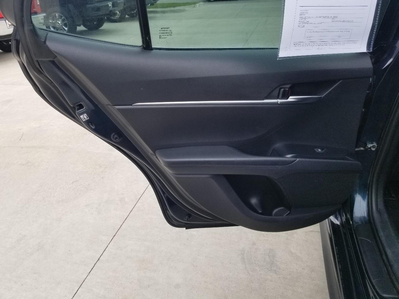 Toyota Camry SE 2019