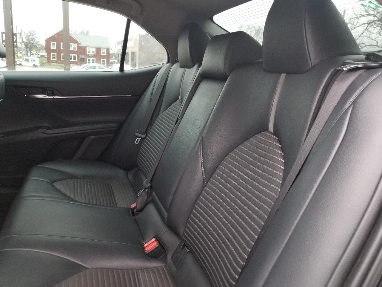 Toyota Camry SE 2019