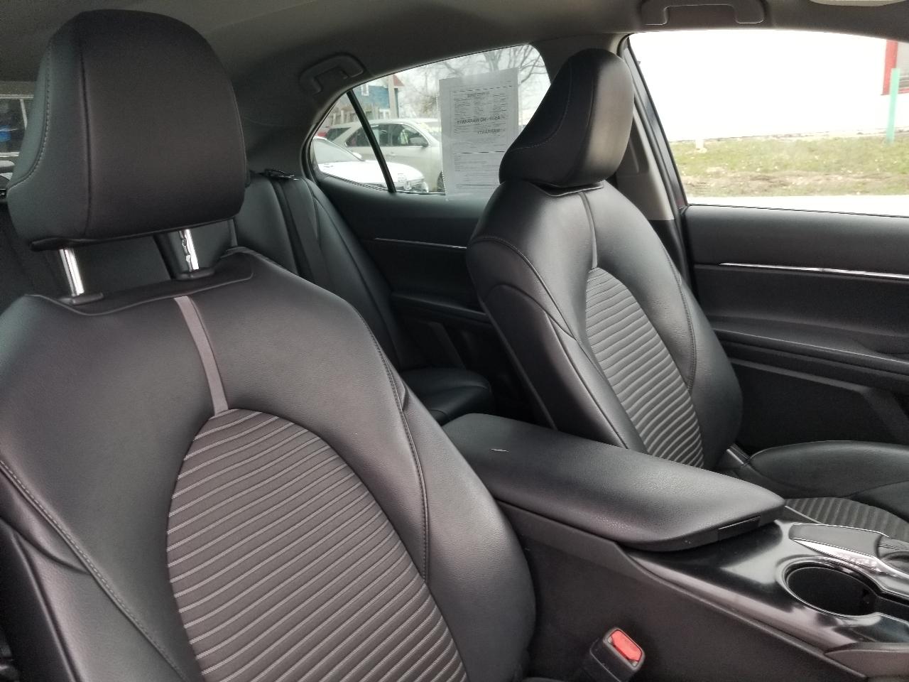 Toyota Camry SE 2019