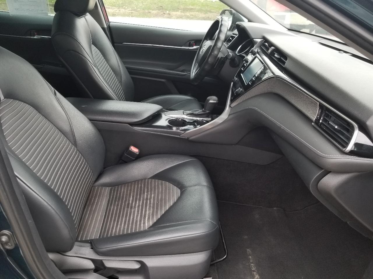 Toyota Camry SE 2019