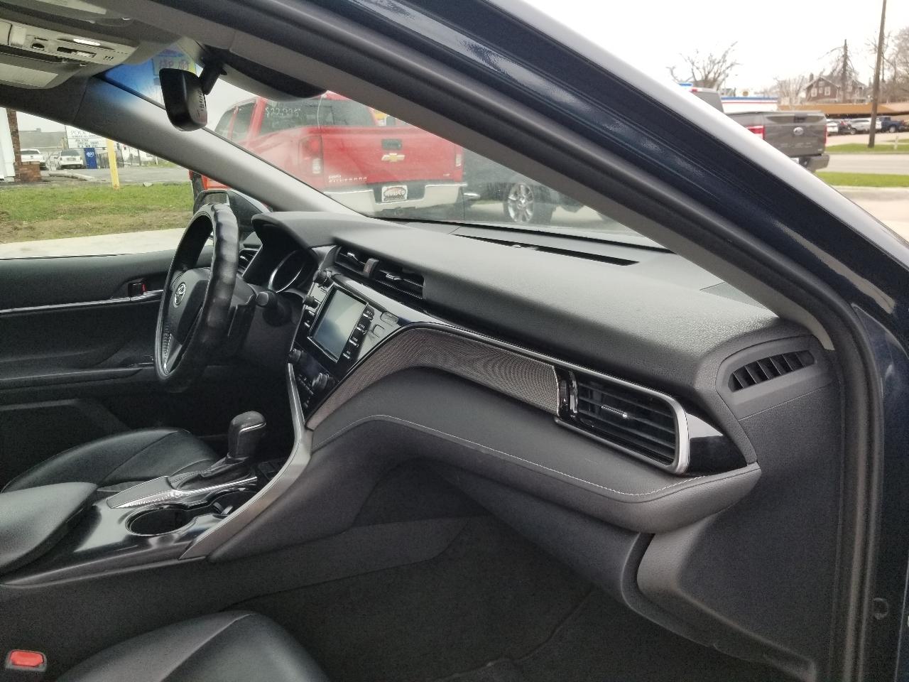 Toyota Camry SE 2019