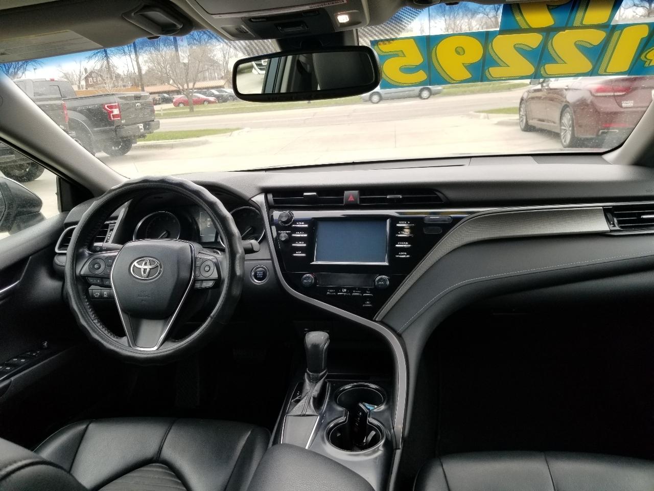 Toyota Camry SE 2019