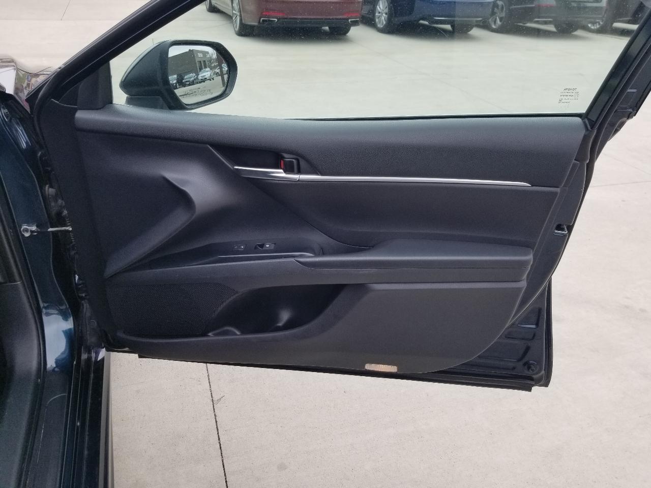 Toyota Camry SE 2019