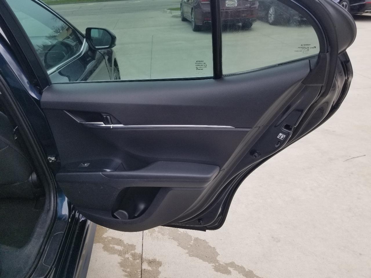 Toyota Camry SE 2019