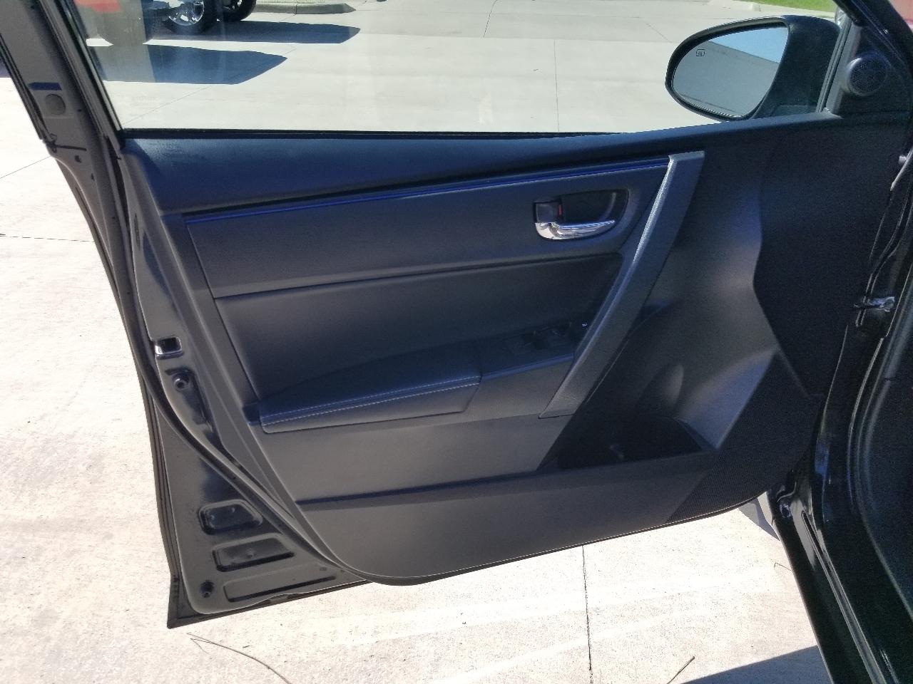 Toyota Corolla XSE CVT (Natl) 2017