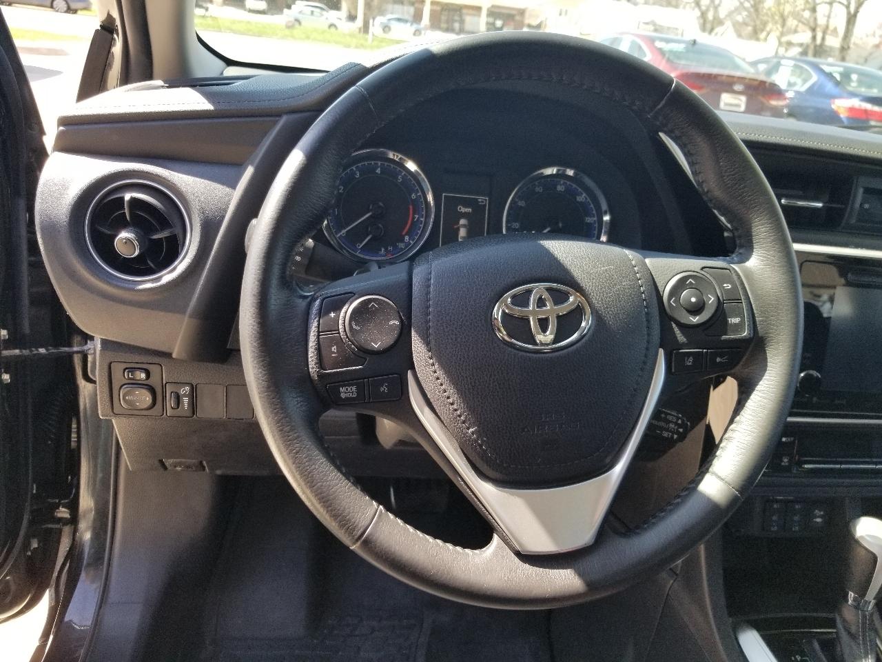 Toyota Corolla XSE CVT (Natl) 2017