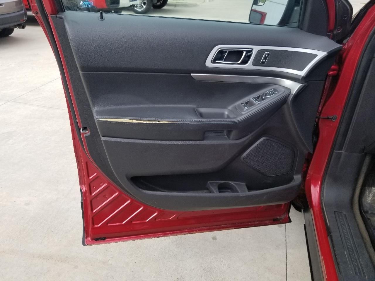 Ford Explorer 4WD 4dr XLT 2012