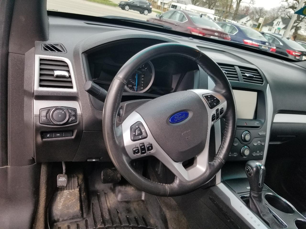 Ford Explorer 4WD 4dr XLT 2012