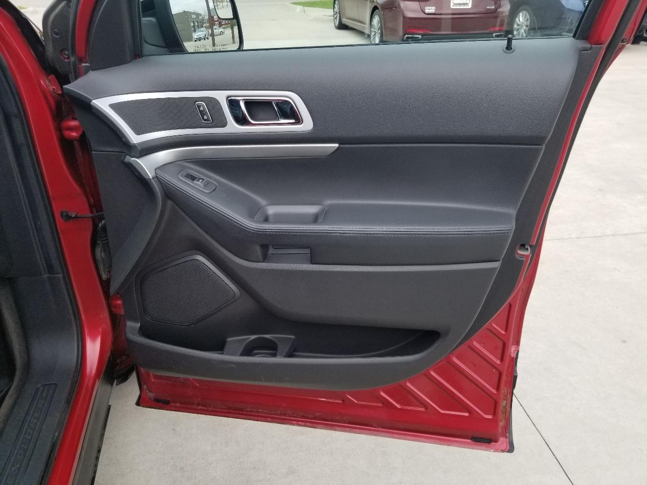 Ford Explorer 4WD 4dr XLT 2012