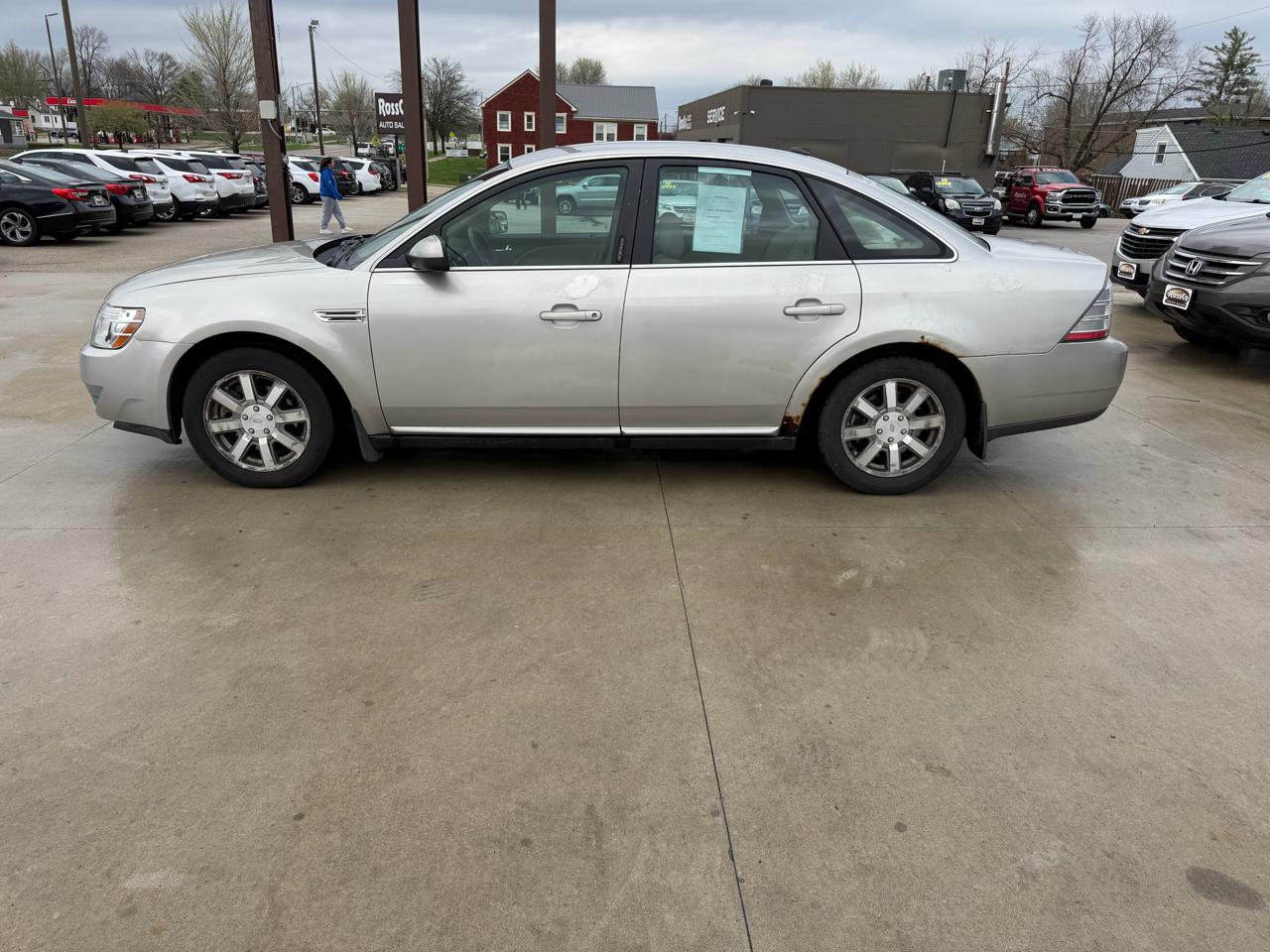 Ford Taurus 4dr Sdn SEL FWD 2008