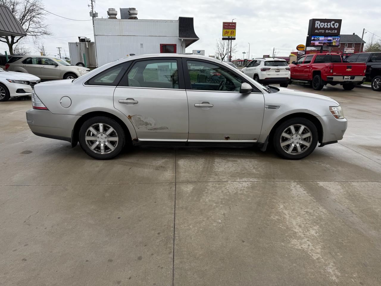 Ford Taurus 4dr Sdn SEL FWD 2008