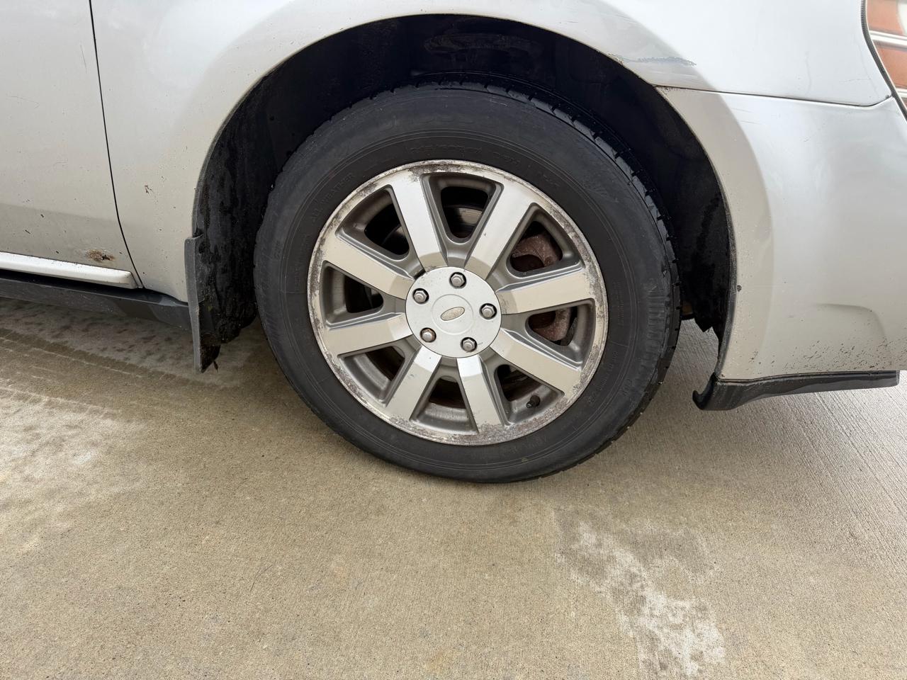 Ford Taurus 4dr Sdn SEL FWD 2008